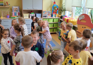 „ Każdy swoją kropkę ma ….” - Międzynarodowy Dzień Kropki w grupie IX