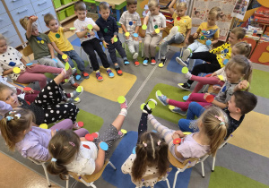 „ Każdy swoją kropkę ma ….” - Międzynarodowy Dzień Kropki w grupie IX