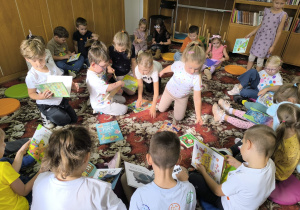 Świętujemy Międzynarodowy Dzień Kropki z filią „Medyczną” MBP w Koninie – gr. XI