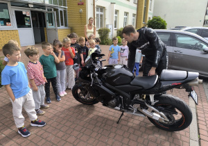 „Brrruum! Cała naprzód ku nowej przygodzie…!”- czyli wizyta tatusia Antosi z gr. XI i jego fascynująca pasja do motorów
