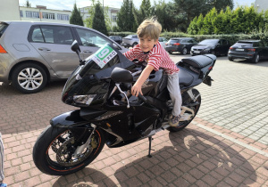 „Brrruum! Cała naprzód ku nowej przygodzie…!”- czyli wizyta tatusia Antosi z gr. XI i jego fascynująca pasja do motorów