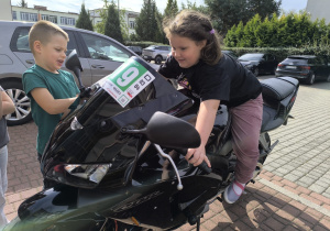 „Brrruum! Cała naprzód ku nowej przygodzie…!”- czyli wizyta tatusia Antosi z gr. XI i jego fascynująca pasja do motorów