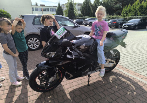 „Brrruum! Cała naprzód ku nowej przygodzie…!”- czyli wizyta tatusia Antosi z gr. XI i jego fascynująca pasja do motorów