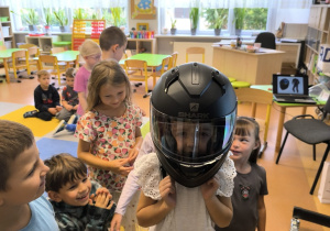 „Brrruum! Cała naprzód ku nowej przygodzie…!”- czyli wizyta tatusia Antosi z gr. XI i jego fascynująca pasja do motorów