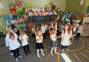 Już od dzisiaj przyrzekamy, że przedszkole pokochamy! Pasowanie na przedszkolaka w grupie I
