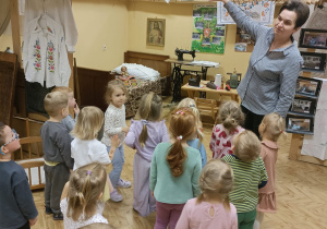 Wizyta w przedszkolnym mini – muzeum „Na szlaku historii” – Grupa I