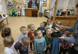 Wizyta w przedszkolnym mini – muzeum „Na szlaku historii” – Grupa I