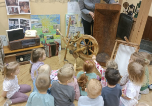 Wizyta w przedszkolnym mini – muzeum „Na szlaku historii” – Grupa I