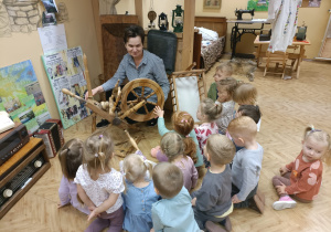Wizyta w przedszkolnym mini – muzeum „Na szlaku historii” – Grupa I