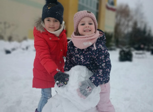 Zimowe zabawy na śniegu - gr. XI