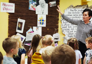 Niezwykła lekcja patriotyzmu i kultury staropolskiej, czyli wycieczka do Mini Muzeum – gr. XI i XII