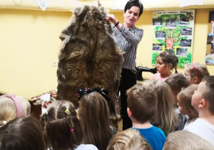 Niezwykła lekcja patriotyzmu i kultury staropolskiej, czyli wycieczka do Mini Muzeum – gr. XI i XII