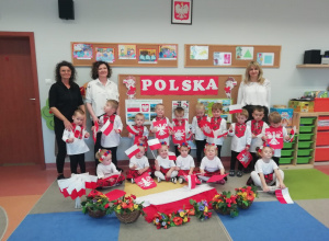 "Jesteśmy Polką i Polakiem..." - Święto Niepodległości w grupie IX