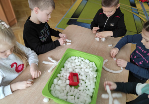 Artystycznie i magicznie w grupie VI ...tuż tuż przed Wigilią