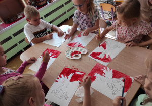 „ Z legendą przez Polskę” – projekt czytelniczy i patriotyczny w grupie VI