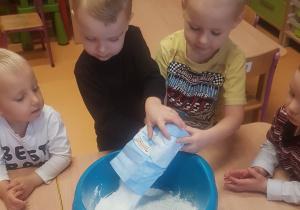 Co można robić zimą? Zajęcia sensoryczne w grupie II