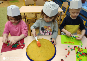 Dzień pizzy sensoplastycznie w grupie I