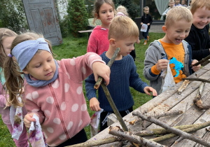 "Z naturą za pan brat..." czyli świętujemy Dzień Chłopca w "ŻArtowni"- gr. XI i XII