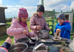 "Z naturą za pan brat..." czyli świętujemy Dzień Chłopca w "ŻArtowni"- gr. XI i XII