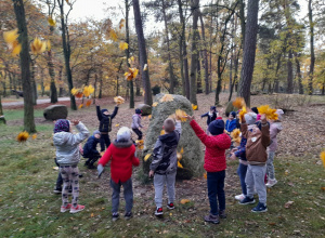 Projekt edukacyjny „Śladami jesieni” w gr. VII