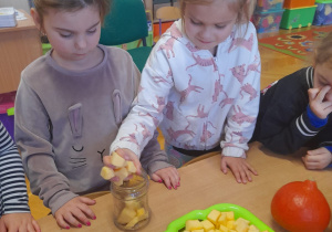 Projekt edukacyjny „Śladami jesieni” w gr. VII