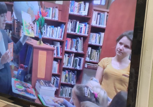 „Szpital dla książek” w grupie I i II, czyli jak bibliotekarka zachęciła nas do szanowania książek