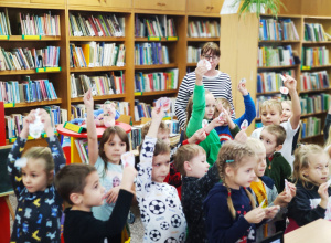 "Gdzie mieszkają mole książkowe?"- czyli gr. XI i XII z wizytą w bibliotece