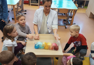 Innowacja pedagogiczna w grupie XII „Mali Einsteini w świecie eksperymentów” – część I.