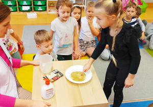 Innowacja pedagogiczna w grupie XII „Mali Einsteini w świecie eksperymentów” – część I.