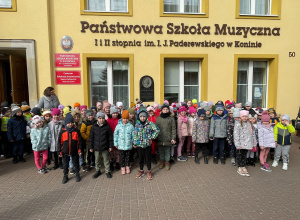 Wizyta starszaków z grup VII, VIII, XI i XII w szkole muzycznej