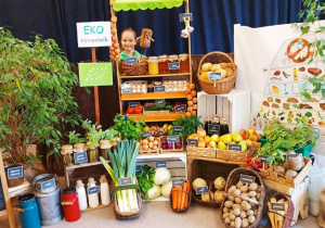 "Skąd się biorą produkty ekologiczne?"- program edukacyjny w gr. XII