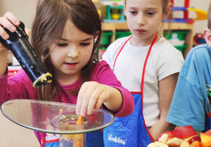 "Skąd się biorą produkty ekologiczne?"- program edukacyjny w gr. XII
