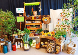 "Skąd się biorą produkty ekologiczne?"- program edukacyjny w gr. XII