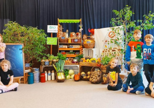 "Skąd się biorą produkty ekologiczne?"- program edukacyjny w gr. XII