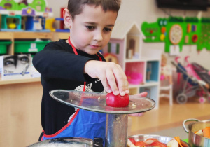 "Skąd się biorą produkty ekologiczne?"- program edukacyjny w gr. XII