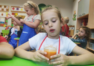 "Skąd się biorą produkty ekologiczne?"- program edukacyjny w gr. XII