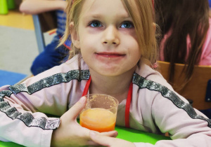 "Skąd się biorą produkty ekologiczne?"- program edukacyjny w gr. XII