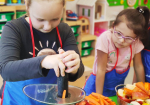 "Skąd się biorą produkty ekologiczne?"- program edukacyjny w gr. XII