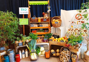 "Skąd się biorą produkty ekologiczne?"- program edukacyjny w gr. XII