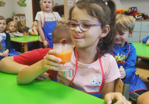 "Skąd się biorą produkty ekologiczne?"- program edukacyjny w gr. XII