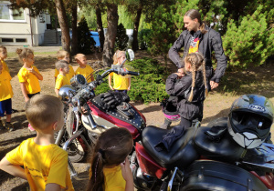 Spotkanie z motocyklistą w grupie V