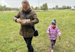 Pierwsza wycieczka integracyjna maluchów z gr I do "Żartowni"