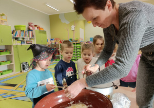 Andrzejkowe lanie wosku w grupie II