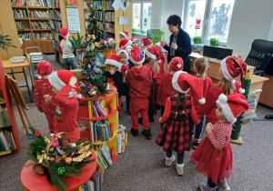 Mikołajkowy poranek z książką w ramach kampanii CPCD w gr. VI