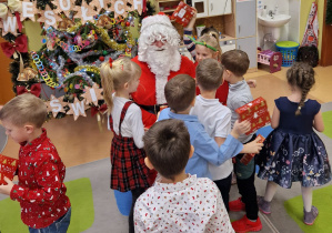 Przedświąteczne spotkanie z Mikołajem w grupie X