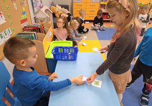 „Robimy przemyślane zakupy” – projekt edukacyjny w grupie IX