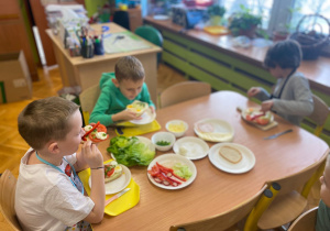 "Misja sklep" - realizacja programu edukacyjnego Kubusiwi Przyjaciele Natury w gr. VI