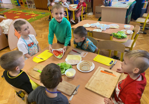 "Misja sklep" - realizacja programu edukacyjnego Kubusiwi Przyjaciele Natury w gr. VI