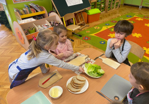 "Misja sklep" - realizacja programu edukacyjnego Kubusiwi Przyjaciele Natury w gr. VI