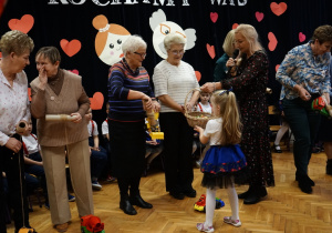 Kochamy Was - koncert życzeń dla Babci i Dziadka w gr. V